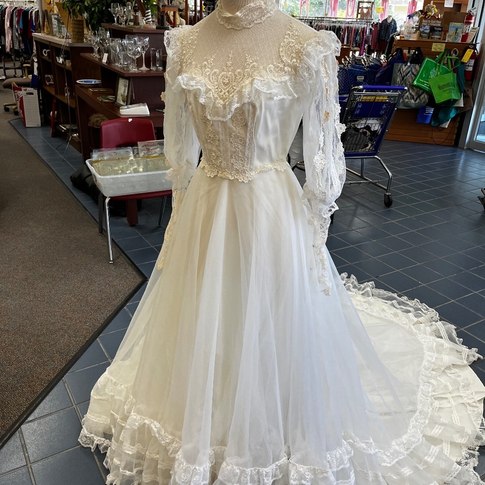 Vintage Wedding Dress - Puff Sleeves!